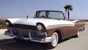1957-Ford-Fairlane-500-Muere-Otro-Día